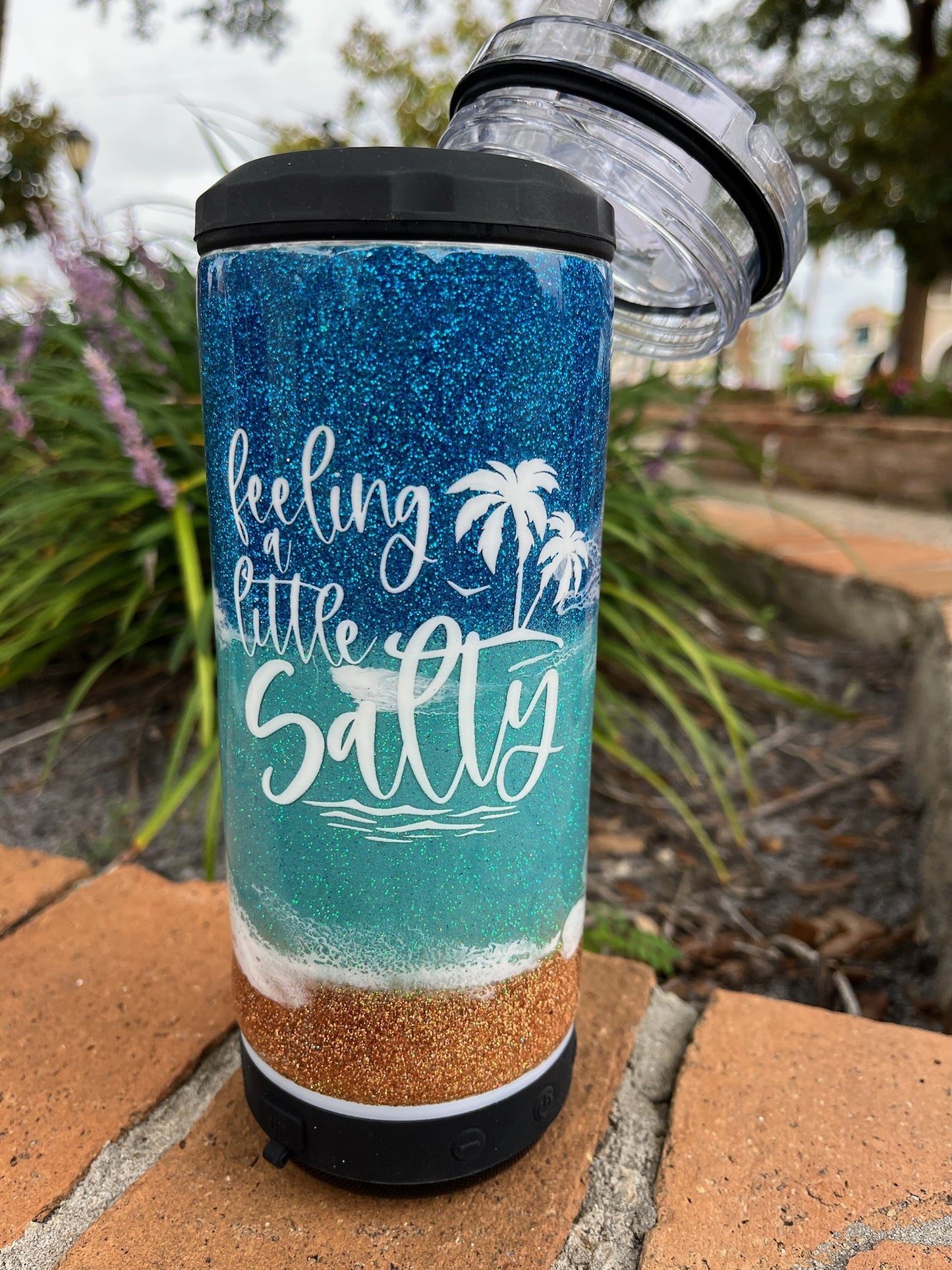 Glitter beach tumbler with speaker